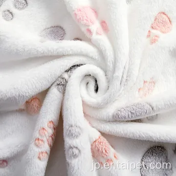 子犬猫の足のプリント洗えるふわふわした毛布